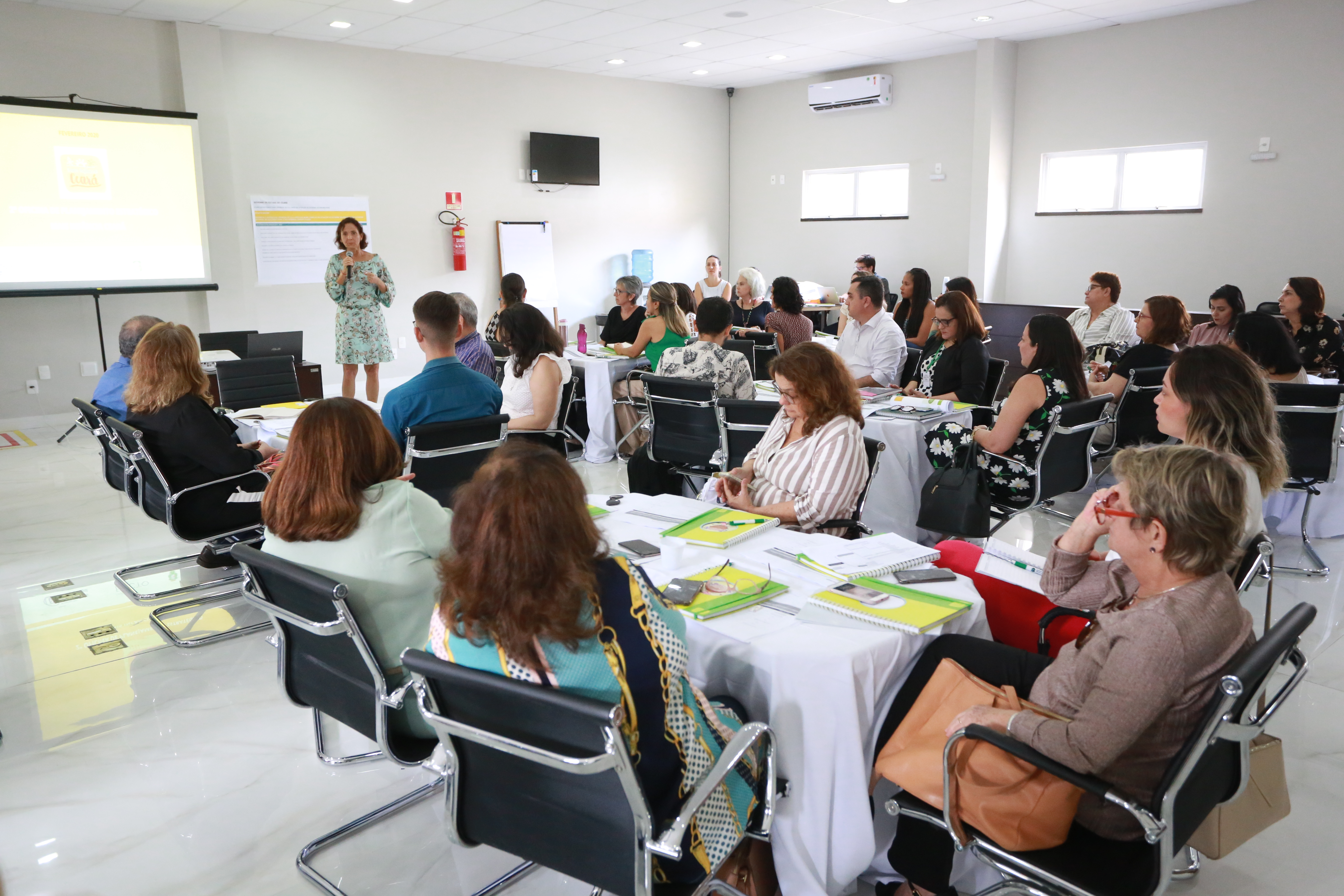 Governo discute ações com foco nas 48 mil famílias em extrema pobreza