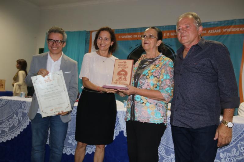 Comenda Patativa do Assaré é entregue na festa que comemora os 111 anos do poeta popular