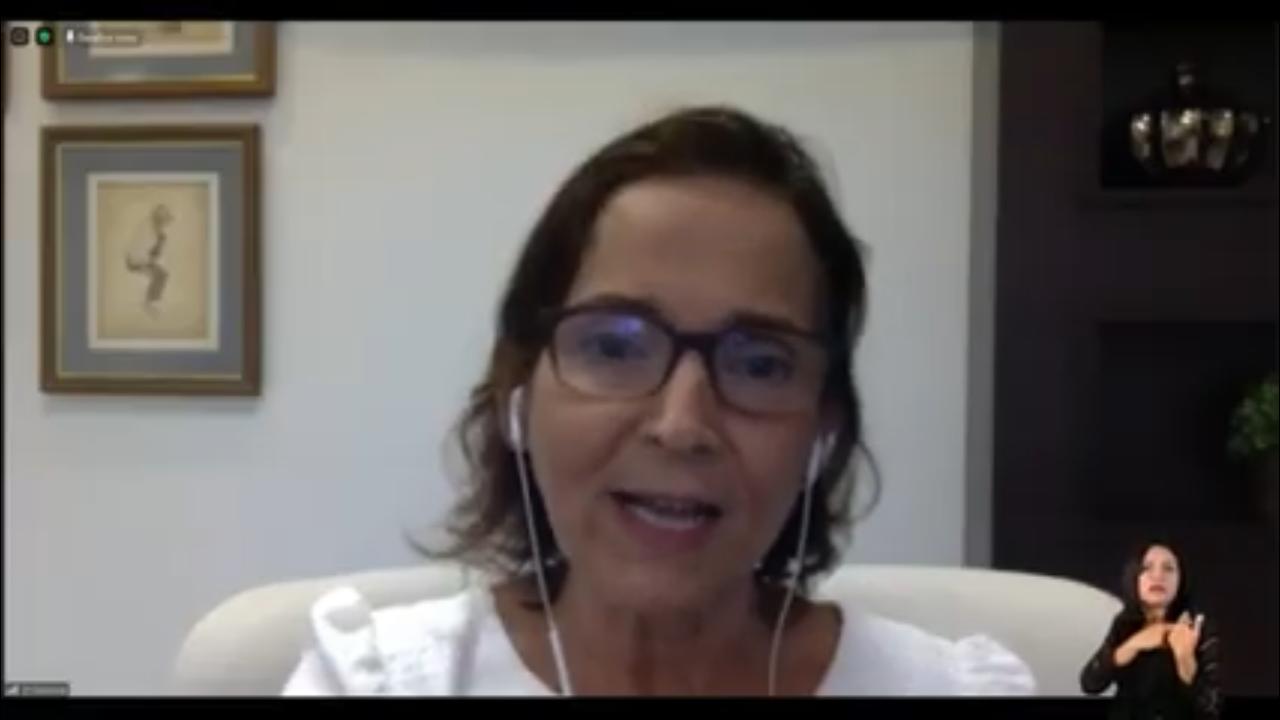 Izolda Cela participa de palestra sobre alfabetização e direito à aprendizagem com equidade