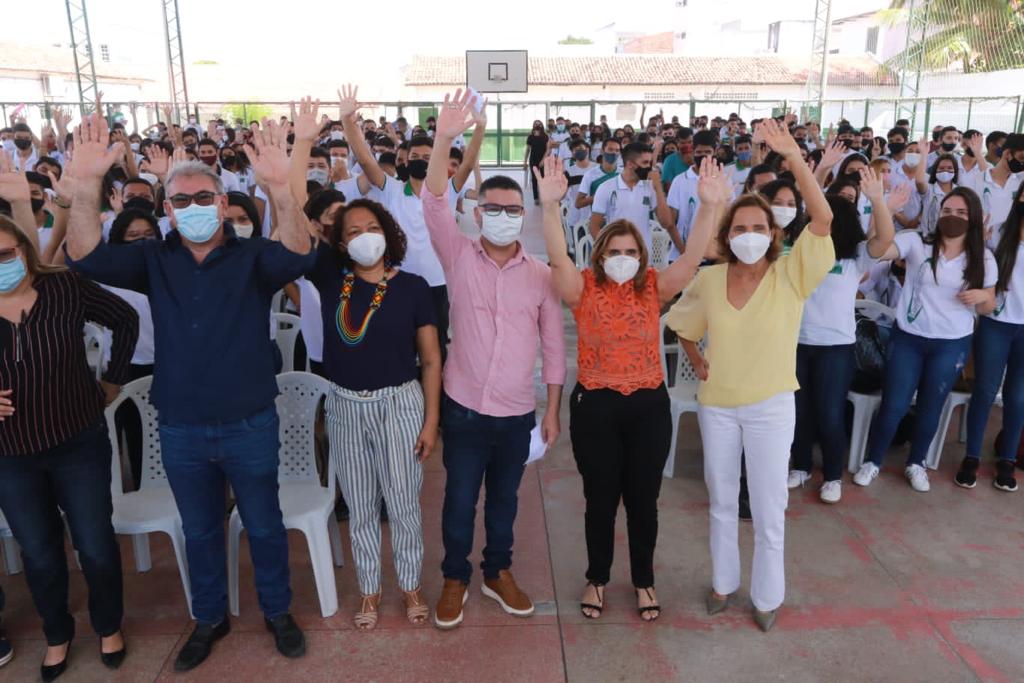 Às vésperas do Enem, Izolda Cela se encontra com estudantes em Itapipoca: “Foco nos objetivos”