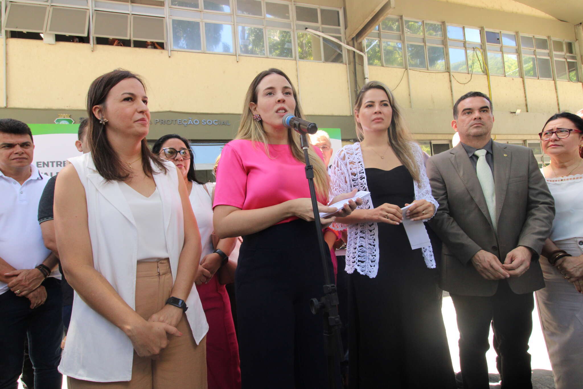 Vale Gás Social: Governo do Ceará entrega 209 mil tíquetes para 184 municípios cearenses