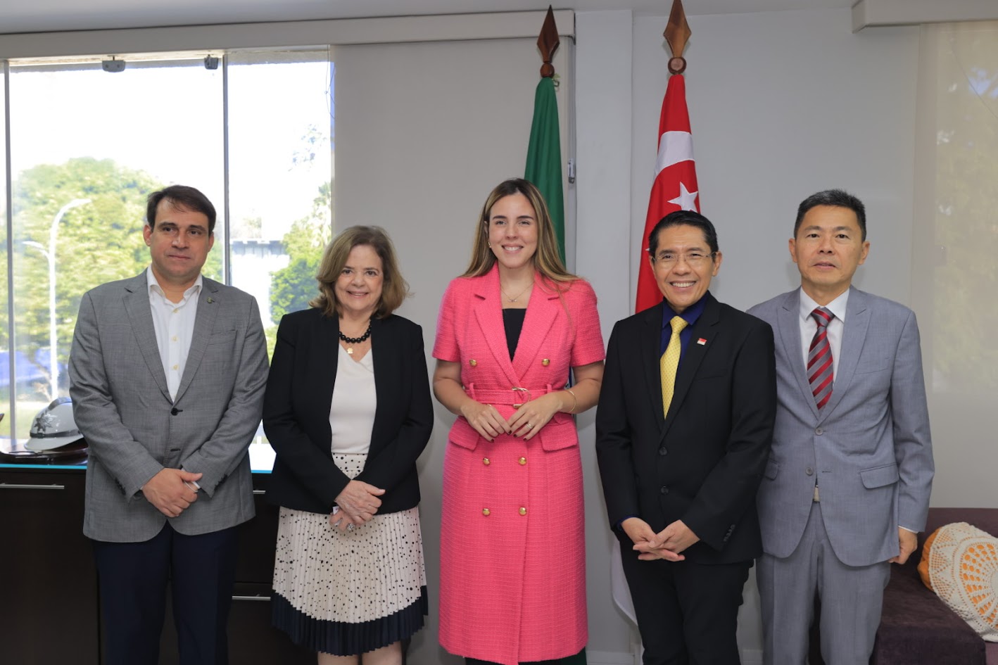 Ceará reforça laços internacionais com Singapura em reunião estratégica sobre energias limpas e desenvolvimento econômico
