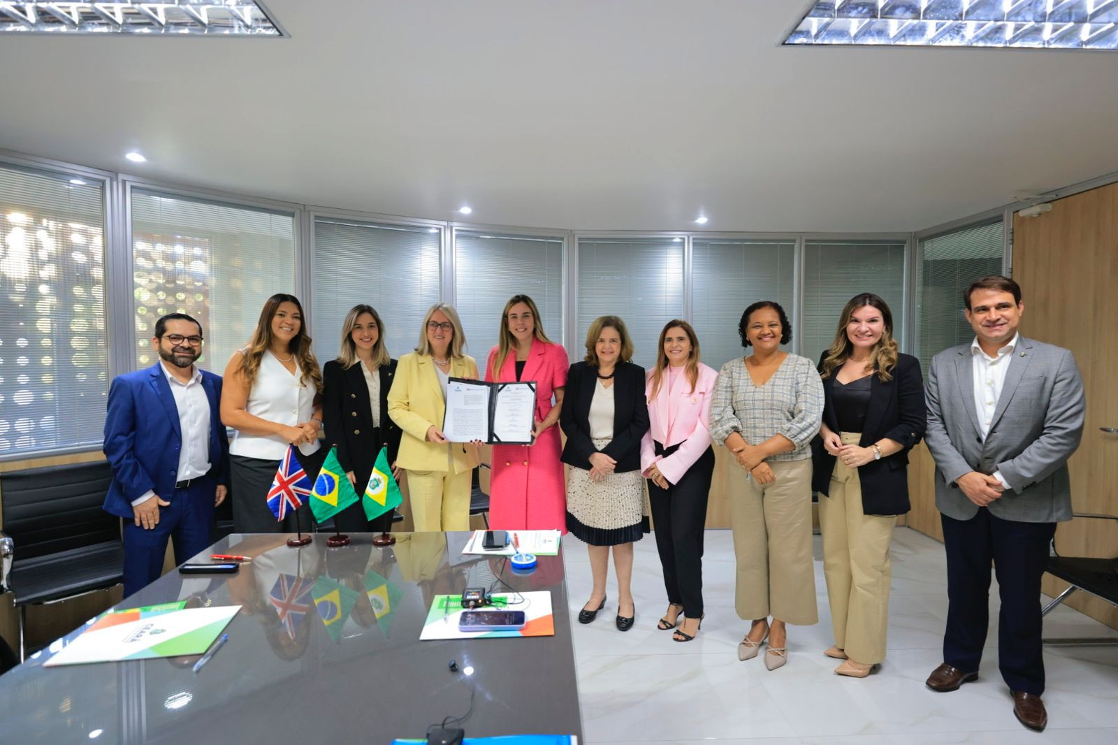 Vice-Governadora e Ministra Britânica assinam Memorando de Entendimento para fortalecer Educação e Sustentabilidade no Ceará