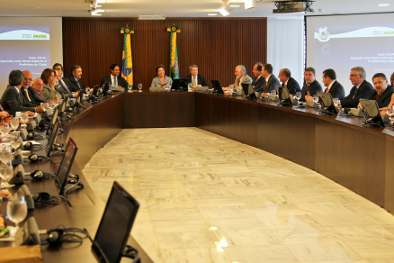 Copa 2014: Dilma reúne governadores e prefeitos