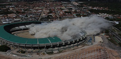 Castelão: implosão levou apenas 9 segundos