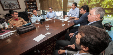 Governador assina projeto de lei que regulamenta promoções de subtenentes da PM e Bombeiros