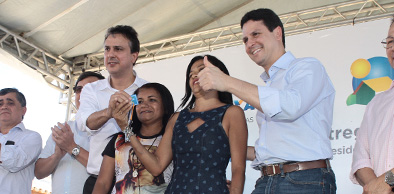 Governo do Ceará entrega casas do programa Minha Casa, Minha Vida para 596 famílias do Crato