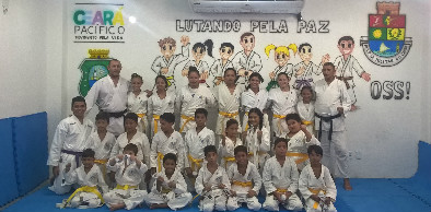 Militares do projeto Lutando pela Paz levam caratê para jovens do Vicente Pinzon
