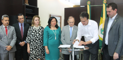 Estado e TRE-CE assinam convênio para cadastramento biométrico de 2,6 milhões de eleitores em 93 municípios