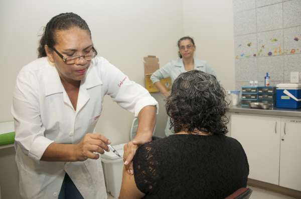 Campanha de vacinação contra gripe começa nesta segunda (17)