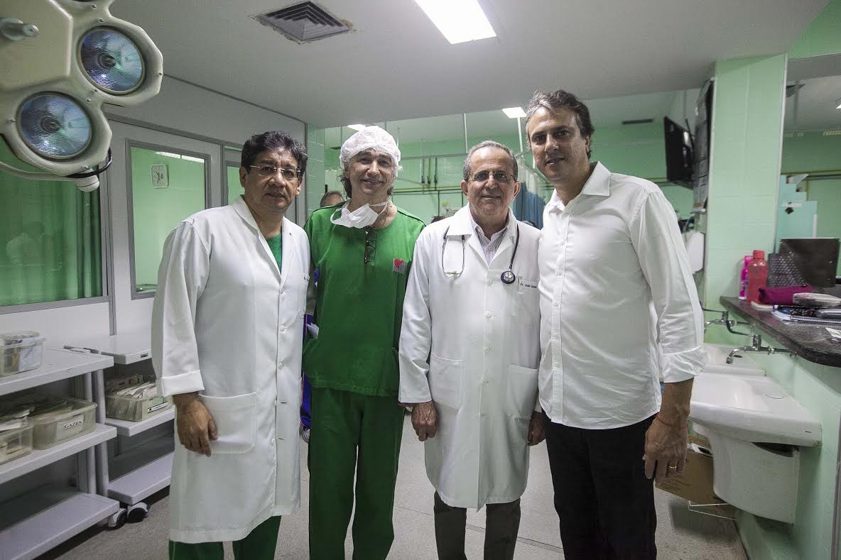 Governador visita obras do Hospital de Messejana e do VLT
