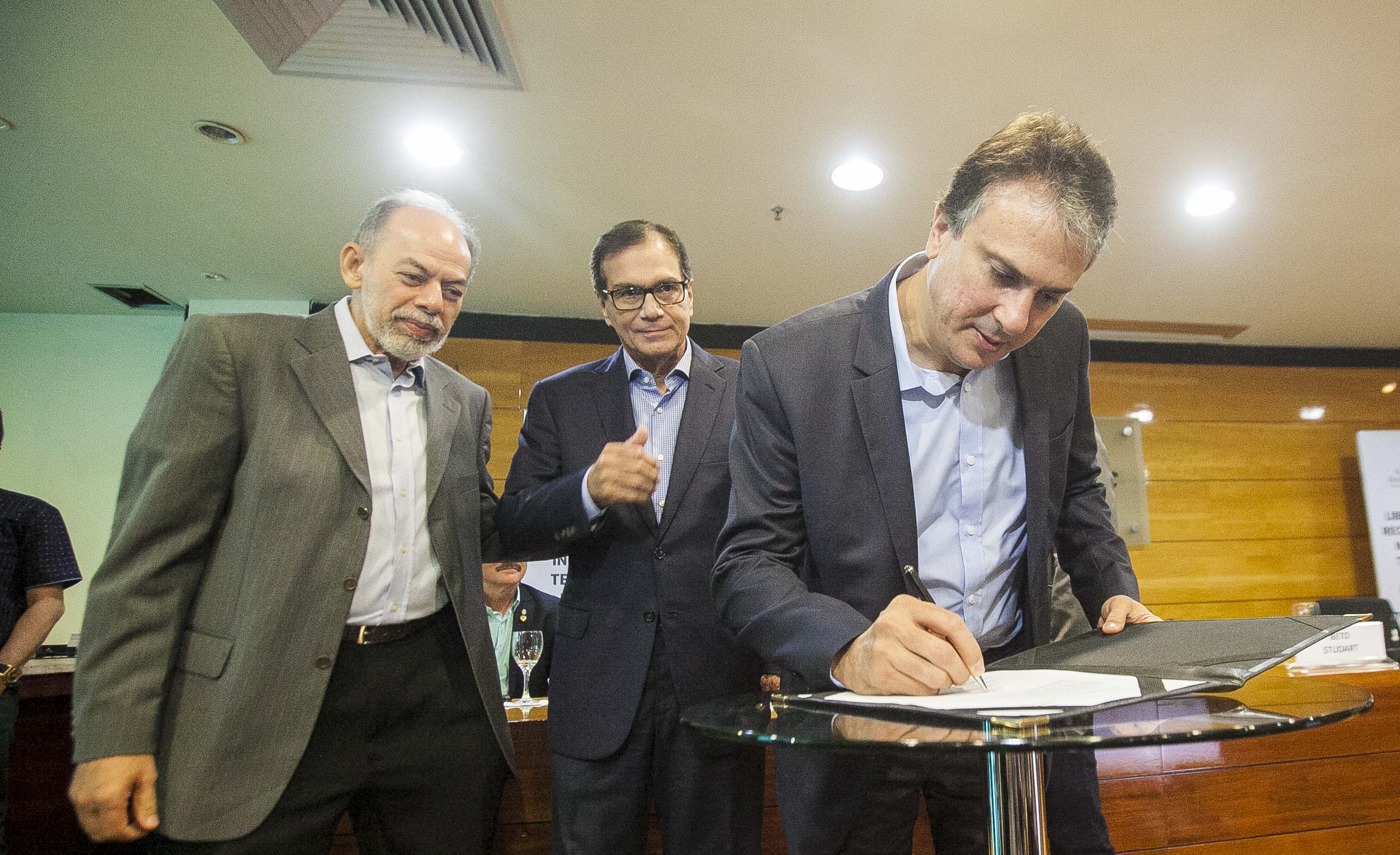 Governador assina liberação de recursos para projetos inovadores no Ceará