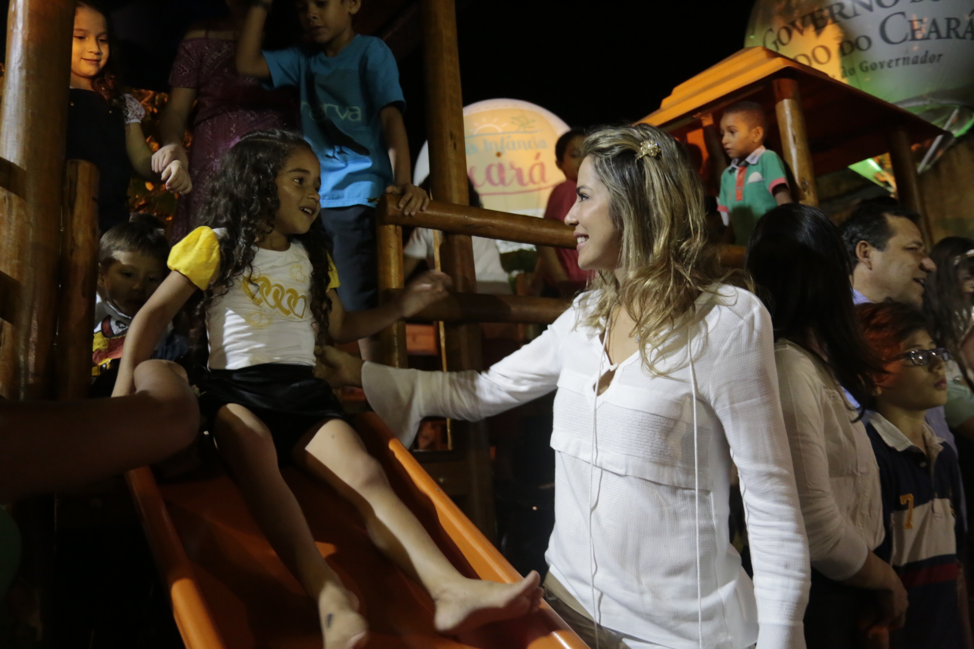 Governo do Ceará entrega 9ª brinquedopraça e equipamentos de ginástica em Redenção