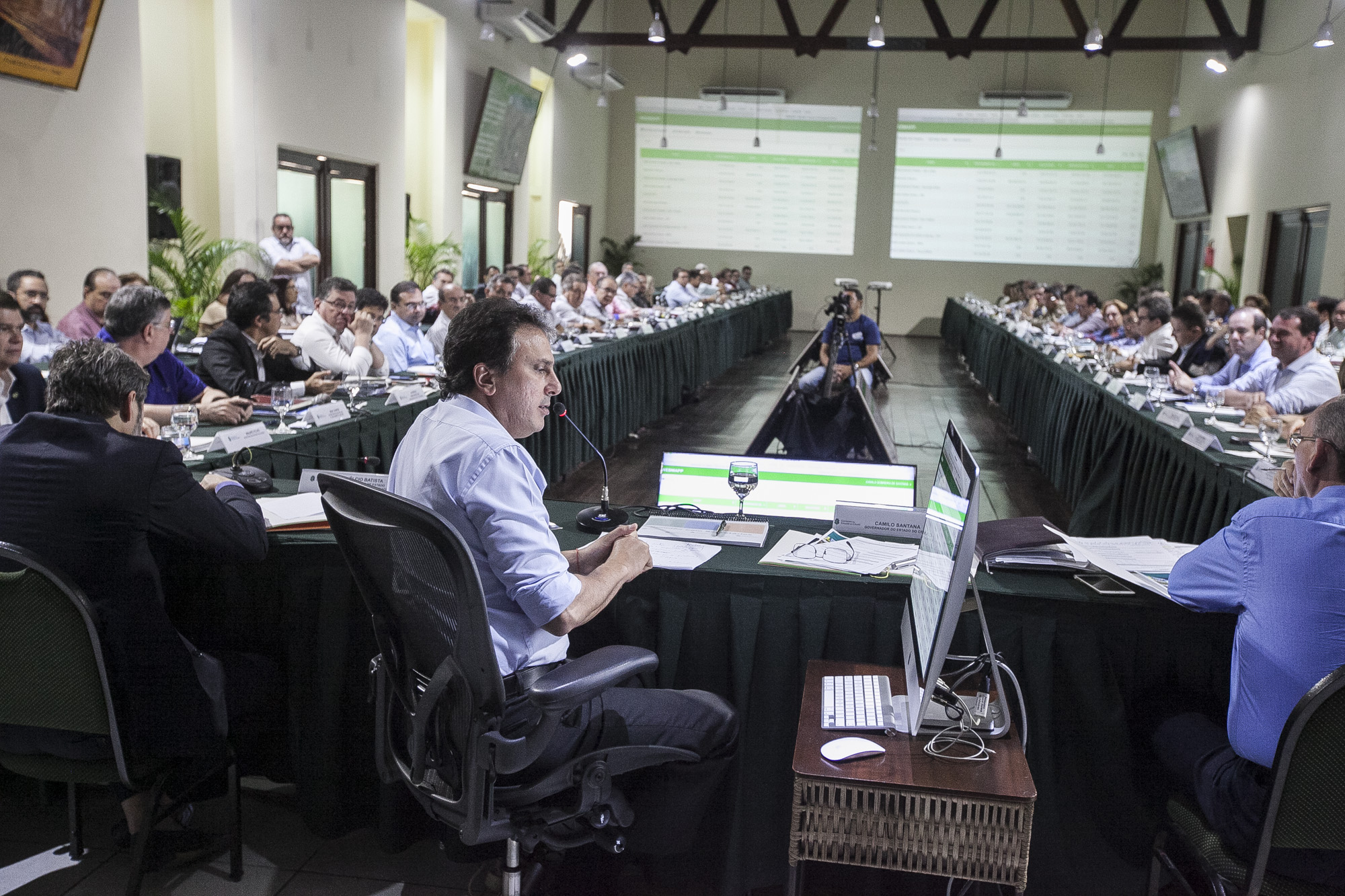 Governador reúne secretários para balanço do semestre e projeta execução de 1.400 obras no Estado