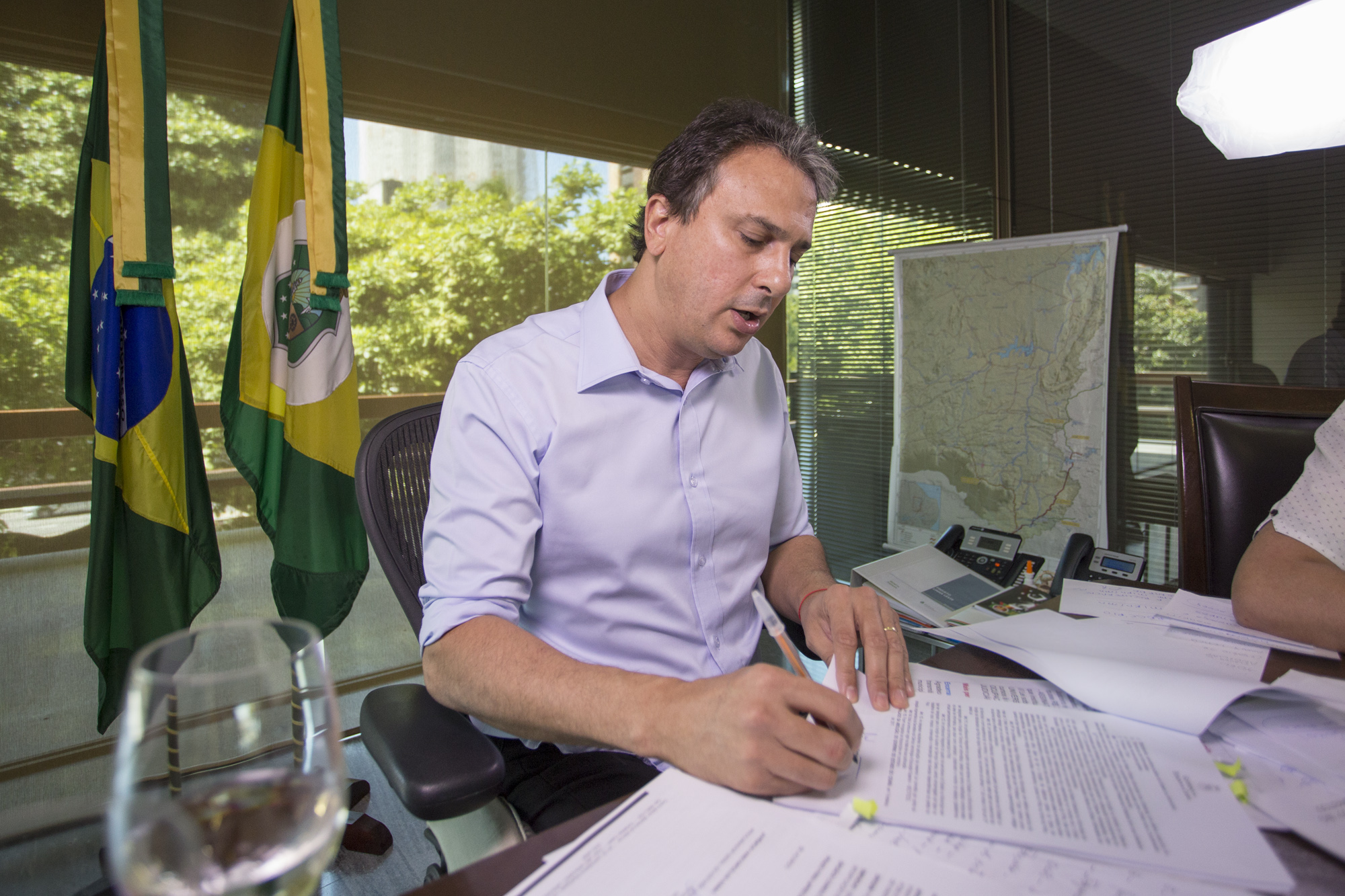 Facebook: governador sanciona lei do programa AVANCE, que beneficia universitários com bolsa de um salário mínimo