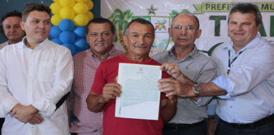 Trairi: agricultores recebem títulos de terra