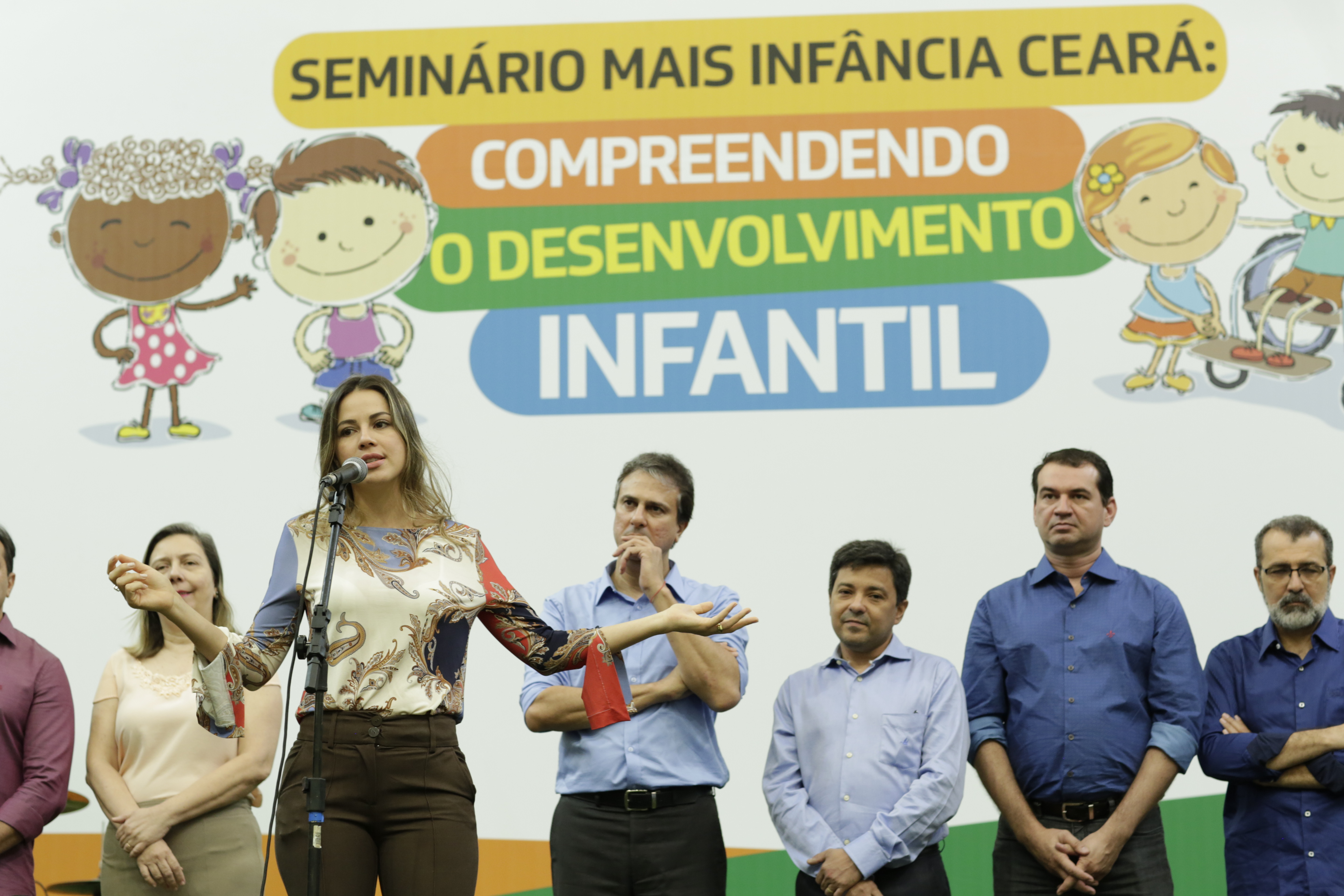 Governo do Ceará capacita profissionais de saúde em seminário de desenvolvimento infantil