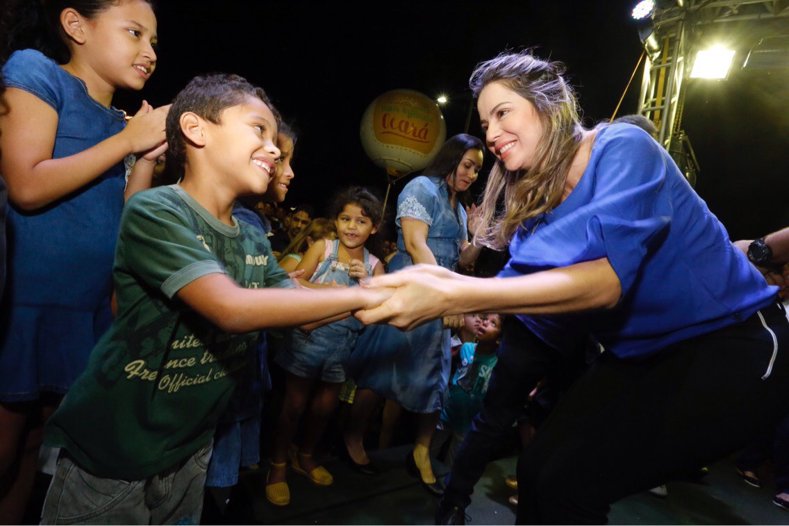 Governo do Ceará entrega 24ª brinquedopraça e equipamentos de ginástica em Jaguaribe