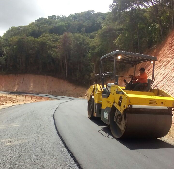 Pavimentação do trecho Redenção – Pacoti atinge 72% de execução