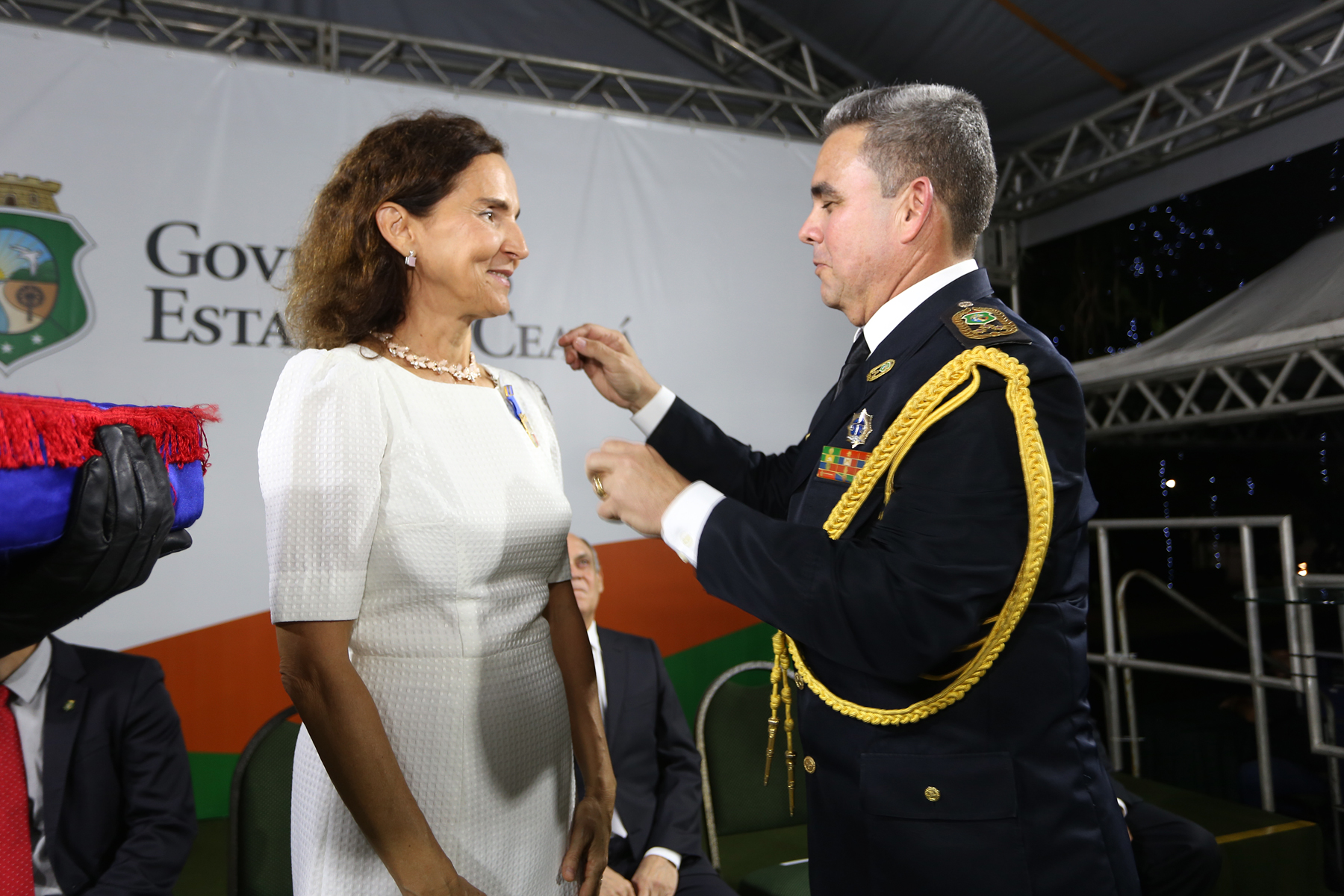 Vice-governadora é condecorada com medalha em cerimônia dos 91 anos da Casa Militar