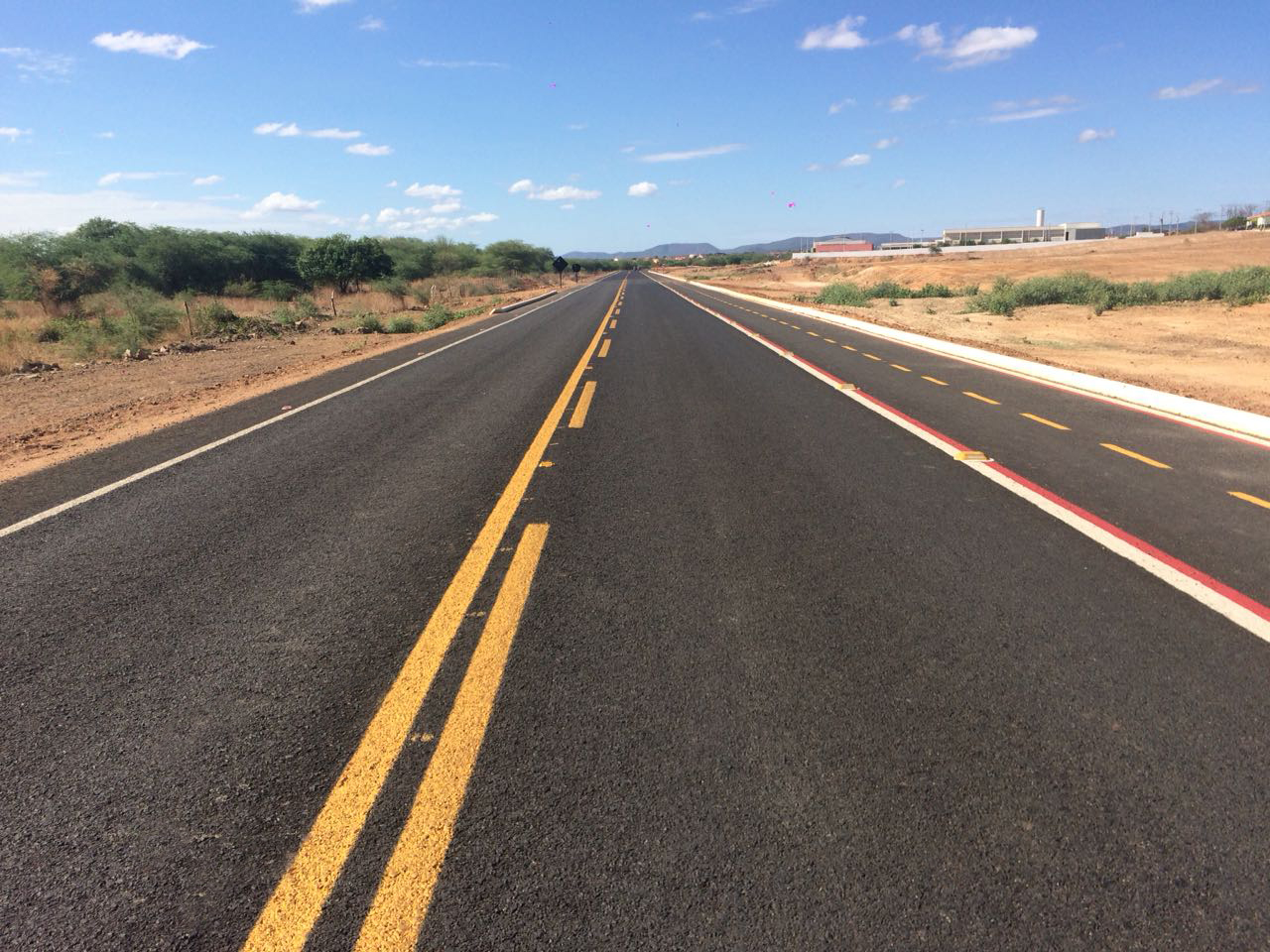 Sertão de Crateús recebe pavimentação em novo trecho rodoviário