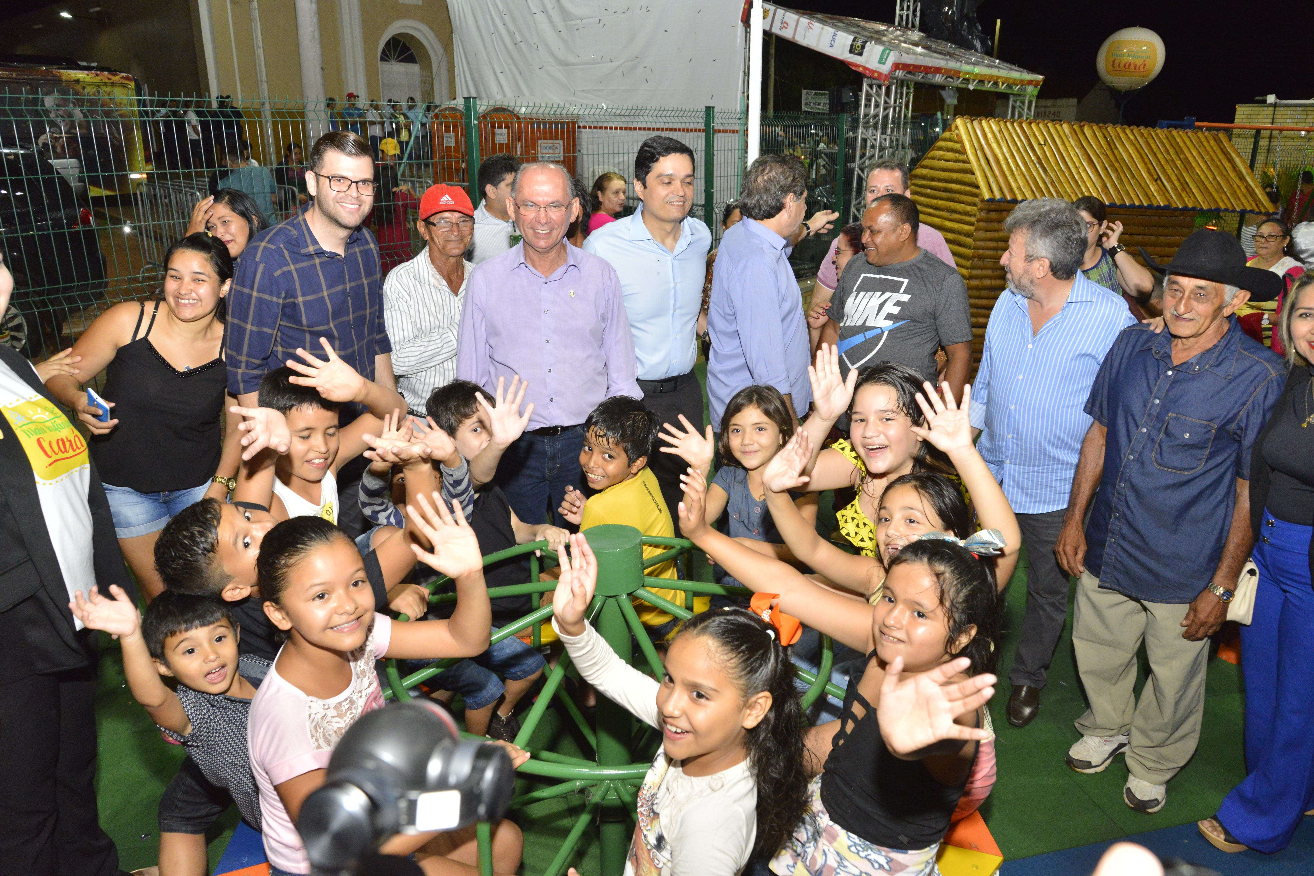 Governo do Ceara entrega primeira Praça Mais Infância em Viçosa do Ceará