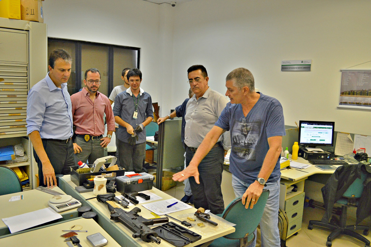 Governador visita quartéis da PM e Bombeiros, Pefoce e delegacia de bairro