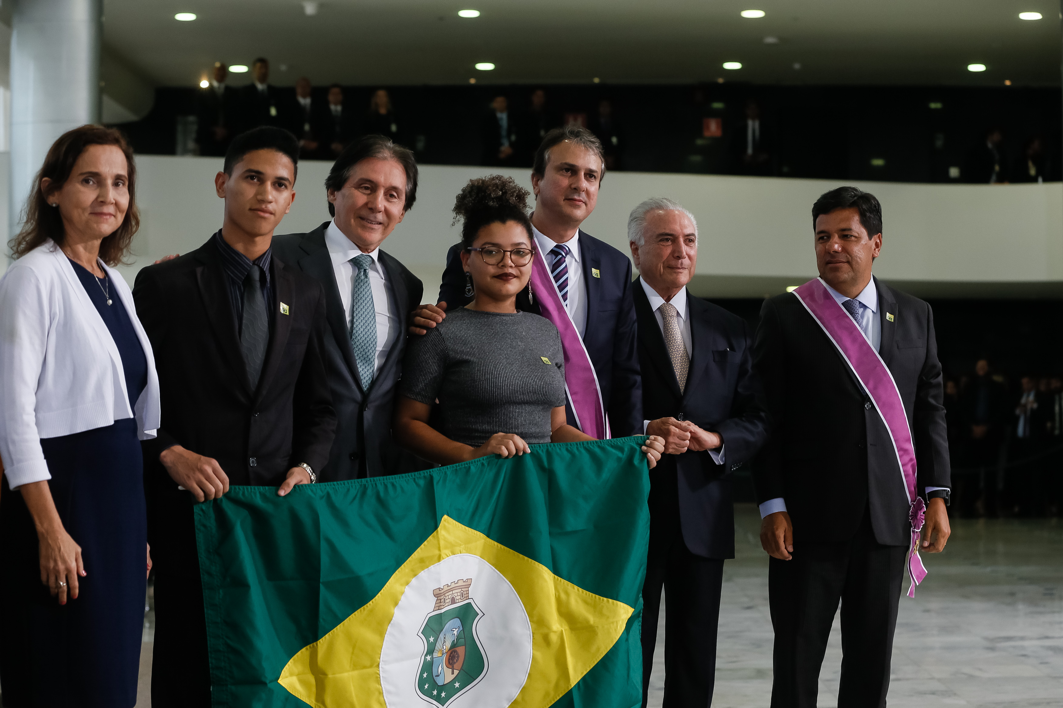Governador Camilo Santana é agraciado com a maior comenda da Educação brasileira