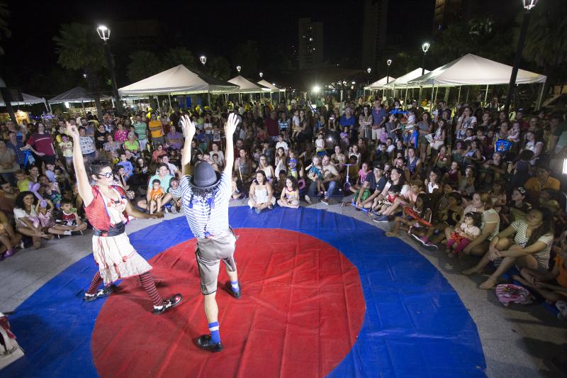 Vale do Jaguaribe: Arte na Praça especial leva diversão e prestação de serviços para moradores de Iracema