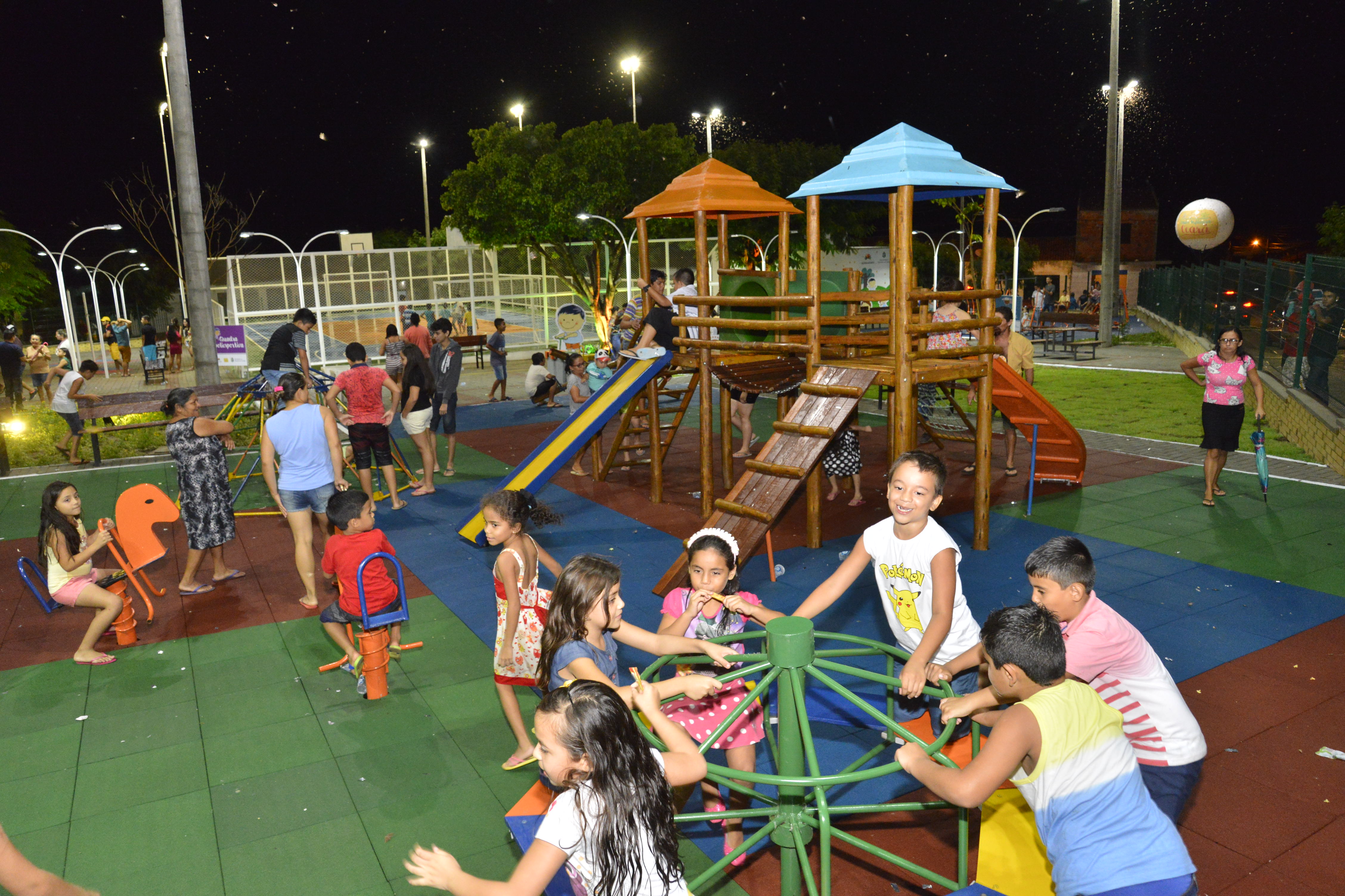 Governo do Ceará oficializa construção de 12 novas Praças Mais Infância no Interior