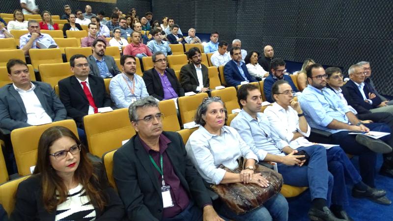 Arce premia os melhores projetos para a regulação