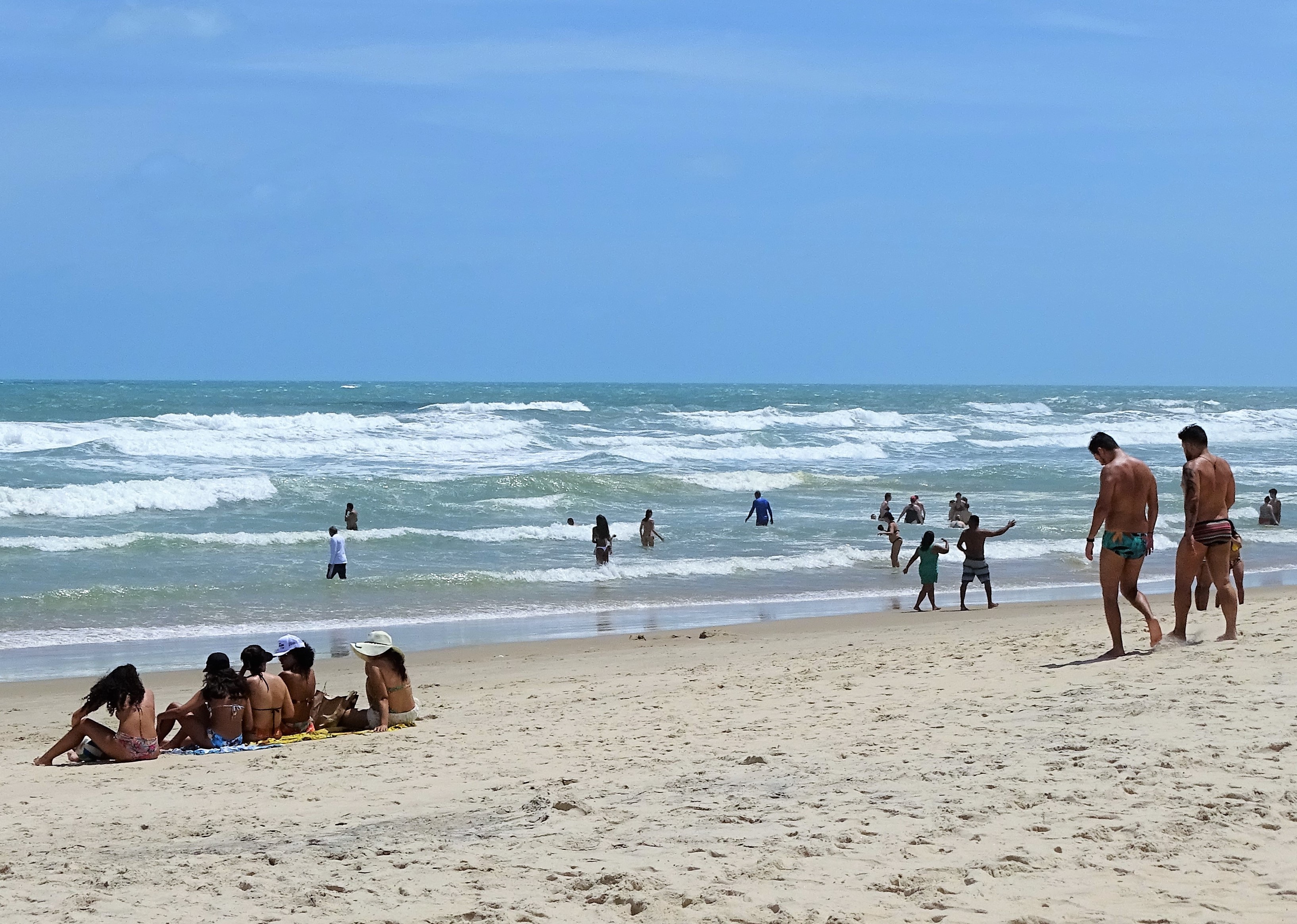 Fim de semana de férias e turismo tem 19 praias próprias ao banho