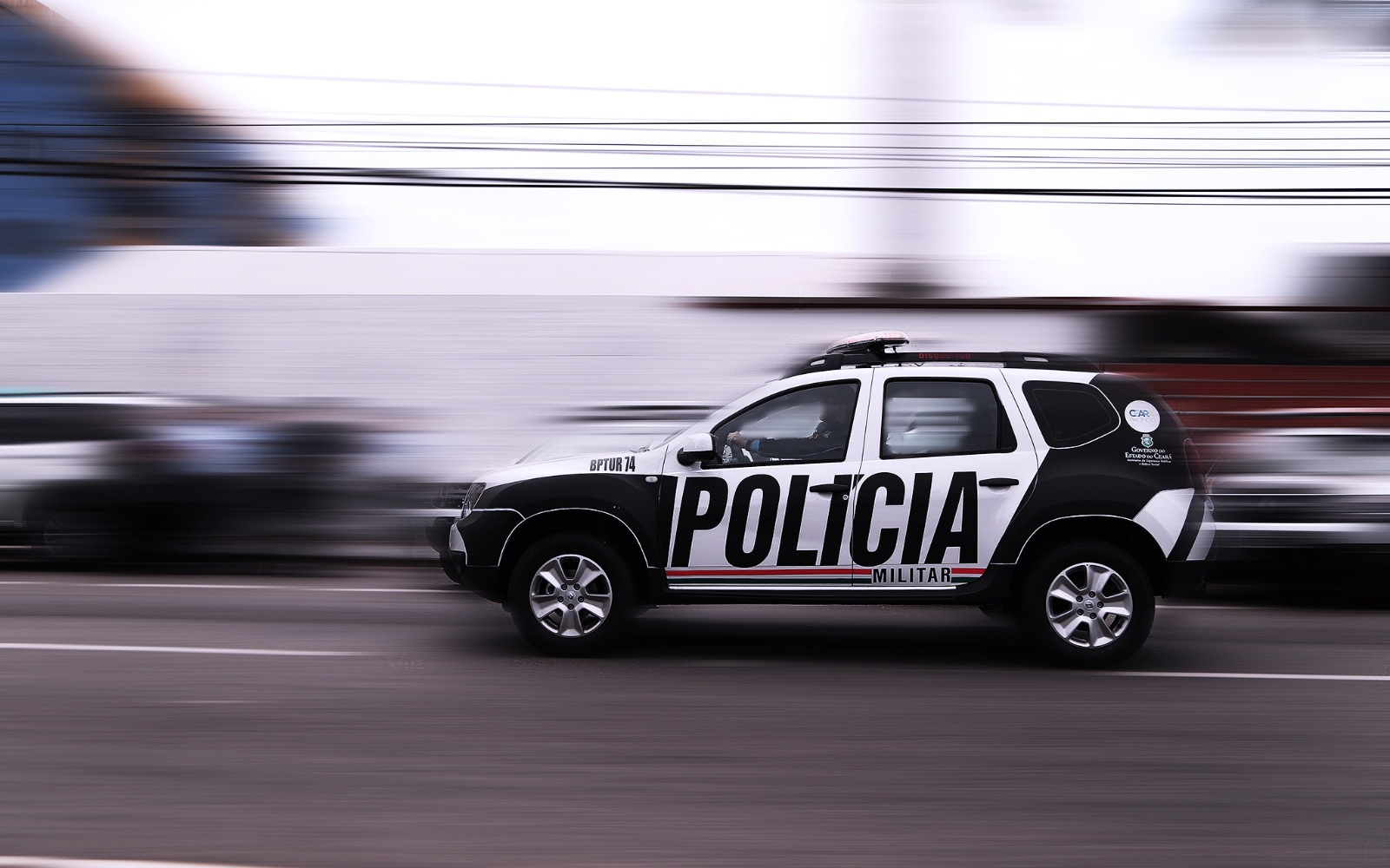 Trio suspeito de tráfico de drogas é capturado pela Polícia Militar com armas em Catunda
