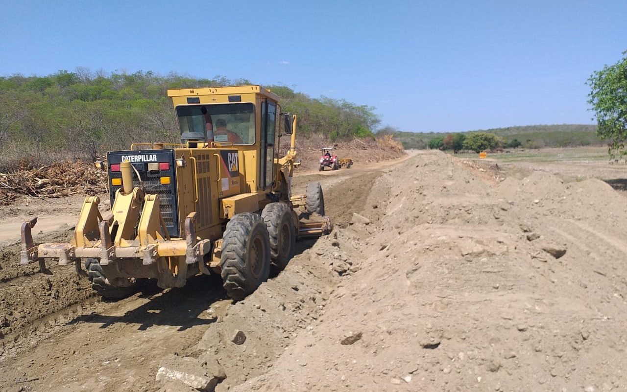 Obras de pavimentação da CE-475 avançam no Sertão Central