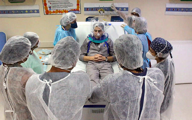 Capacete Elmo: instrutoras da ESP/CE treinam profissionais de saúde no Maranhão