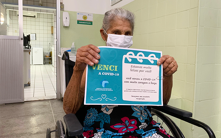 Idosa de 75 anos é a centésima paciente de Covid-19 do HMJMA a receber alta