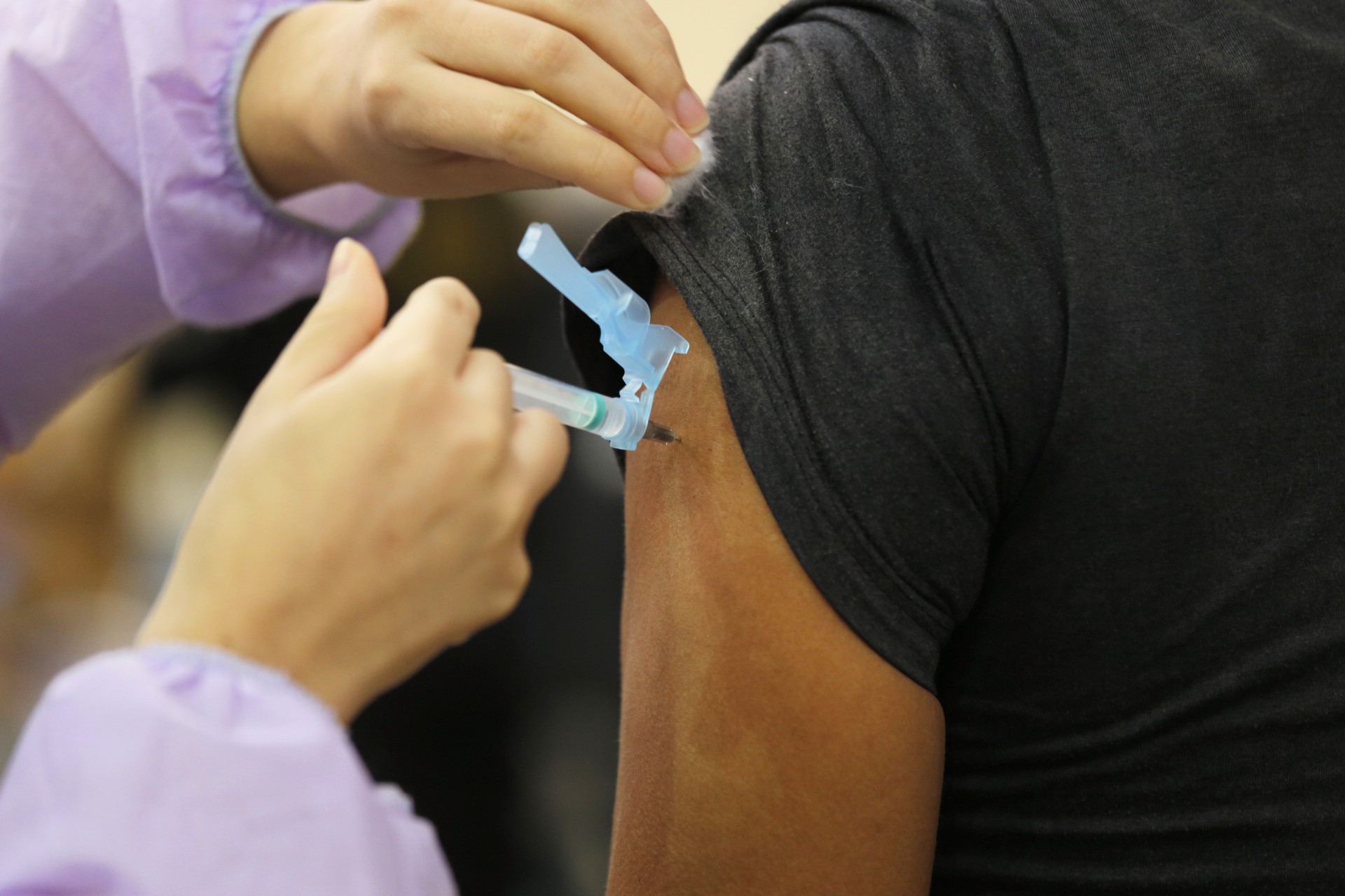 Com vacina da Pfizer, Ceará recebe terceiro imunizante contra Covid-19