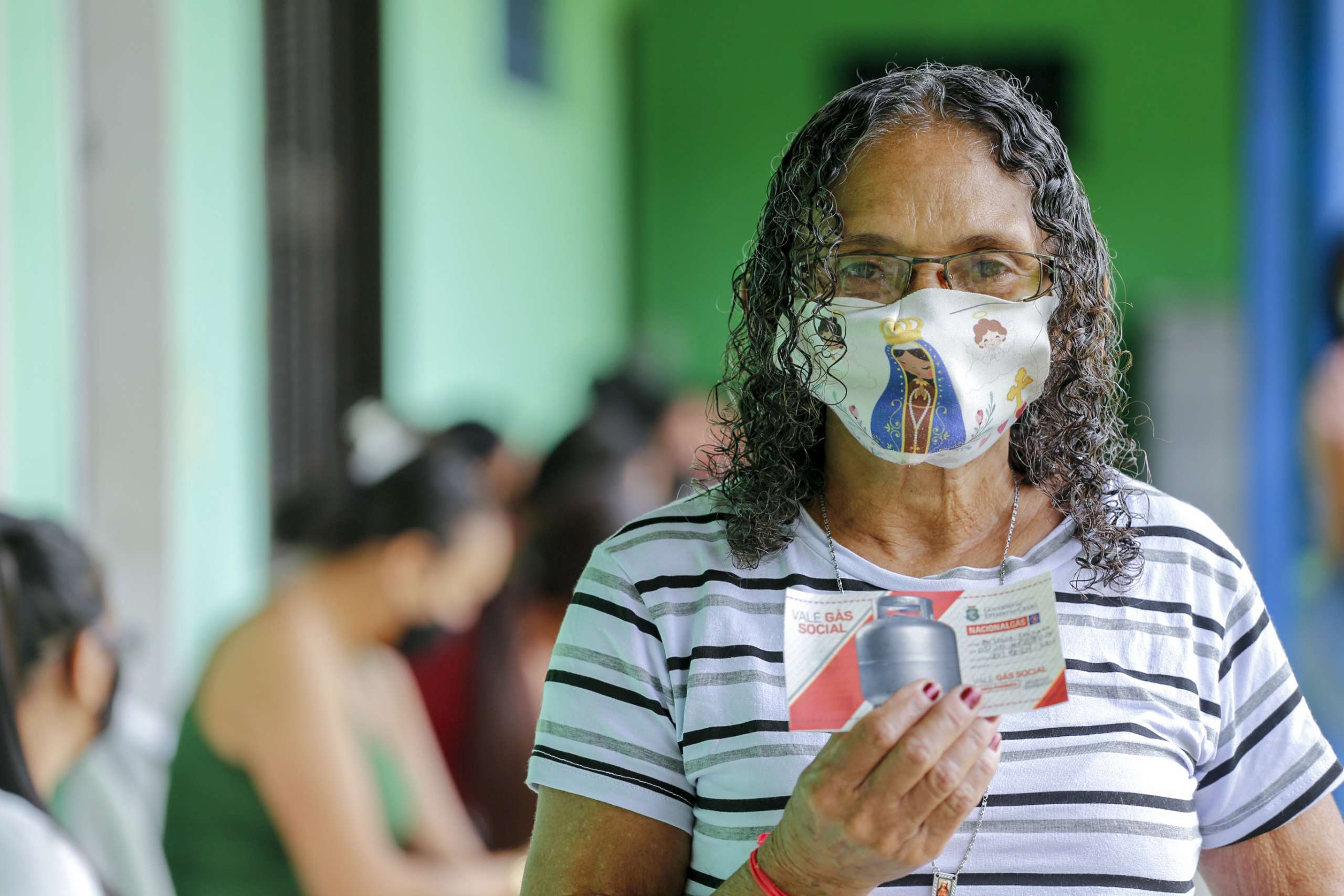 Famílias cearenses começam a receber o vale gás social