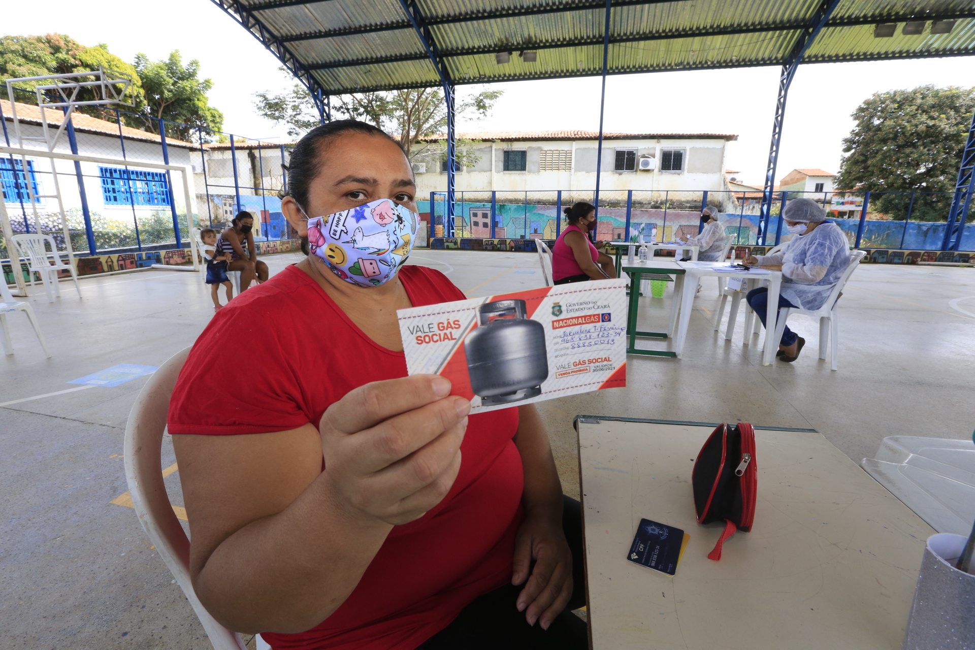 Famílias de Fortaleza começam a receber o Vale-Gás Social na próxima segunda-feira (19)