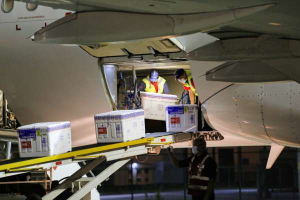 Governo do Ceará inicia a distribuição do 14° lote de vacinas contra a Covid-19 nesta sexta-feira