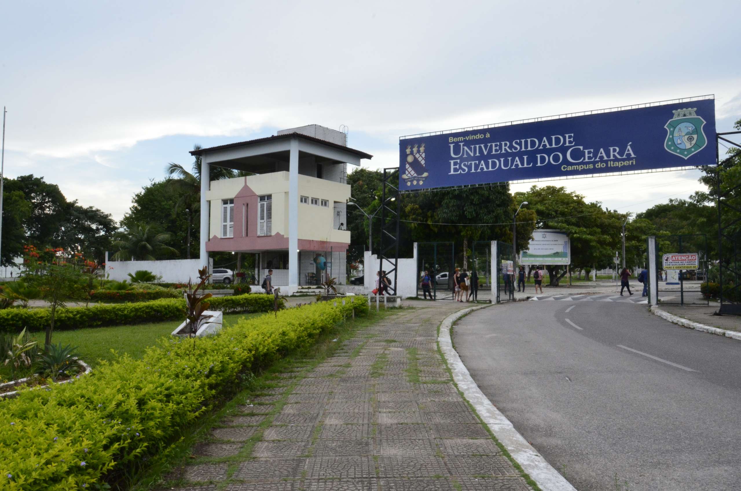 Uece divulga listagem de vagas remanescentes do Vestibular 2020.2 e convoca classificáveis