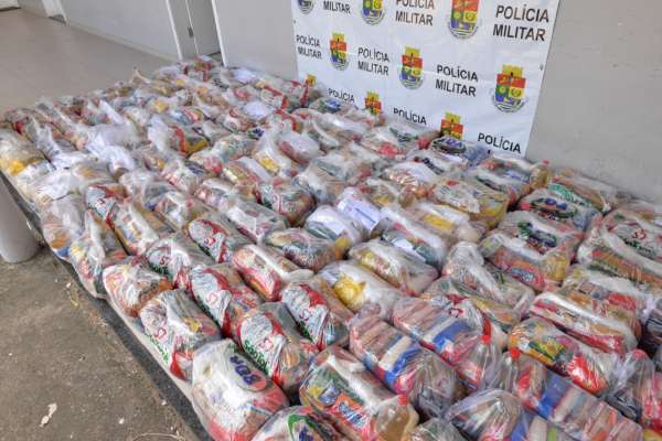 Campanha da Polícia Militar arrecada quase oito toneladas de alimentos para doação em comunidades