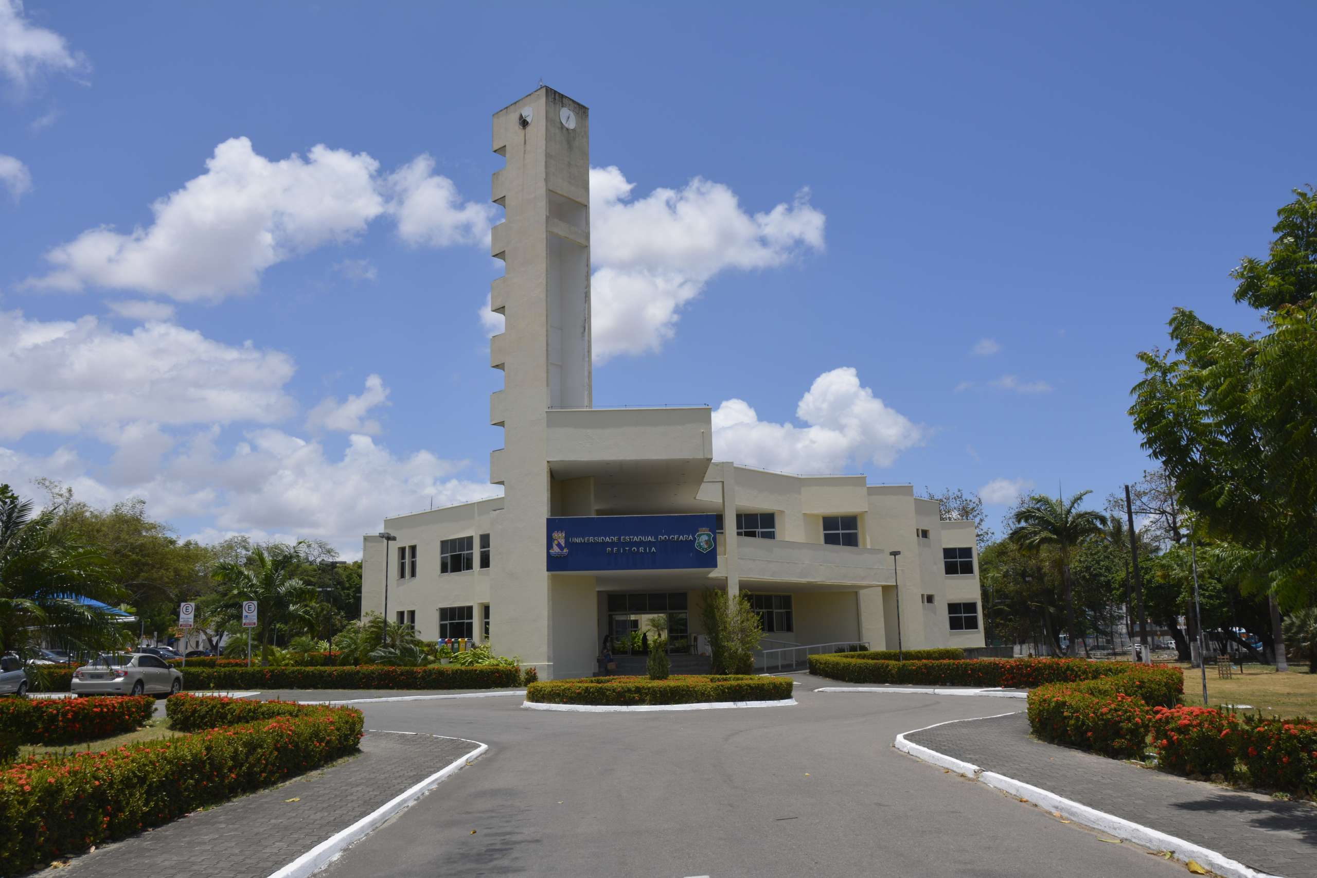 Uece lança novo edital de matrícula para preencher vagas remanescentes do semestre 2020.2