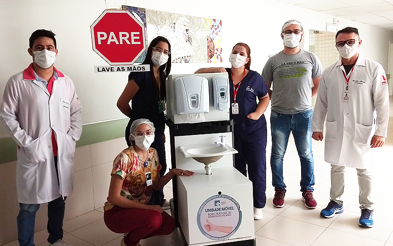 HRN e HRC orientam profissionais de saúde e acompanhantes de pacientes sobre higienização correta das mãos