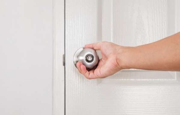 Corpo de Bombeiros apresenta medidas de prevenção a incêndio como o fechamento de portas em casa