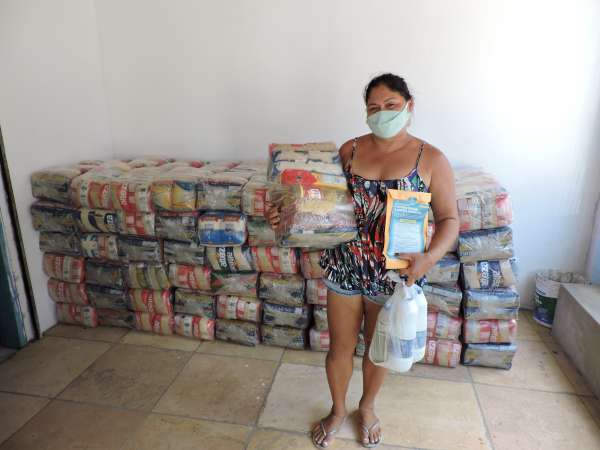 Solidariza Pecém entrega cestas básicas para comunidades carentes da região
