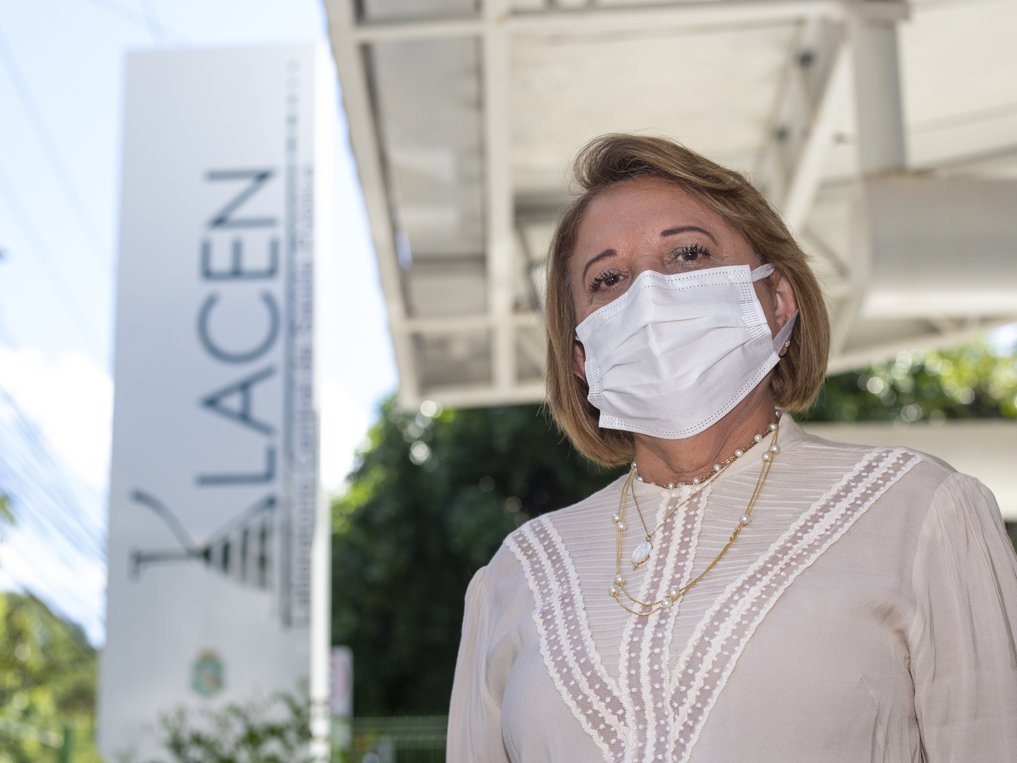 Lacen como segunda casa e dedicação constante em combater à Covid-19, conheça Liana Perdigão