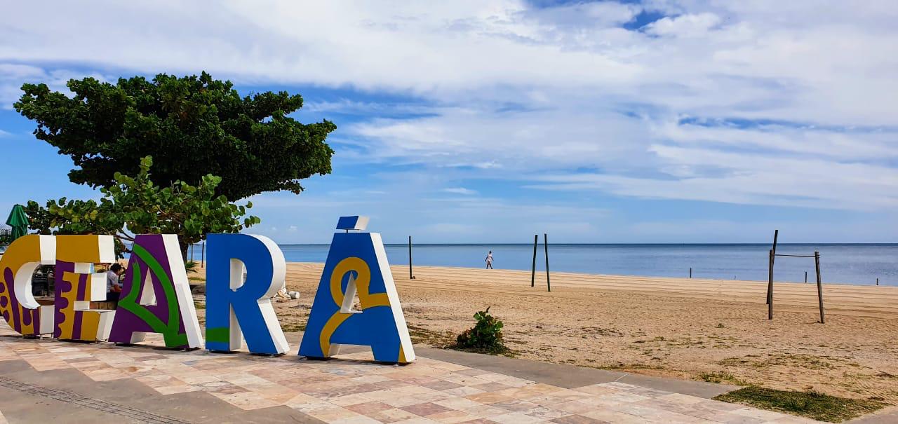 Banhistas podem contar com 16 praias próprias para banho na orla fortalezense