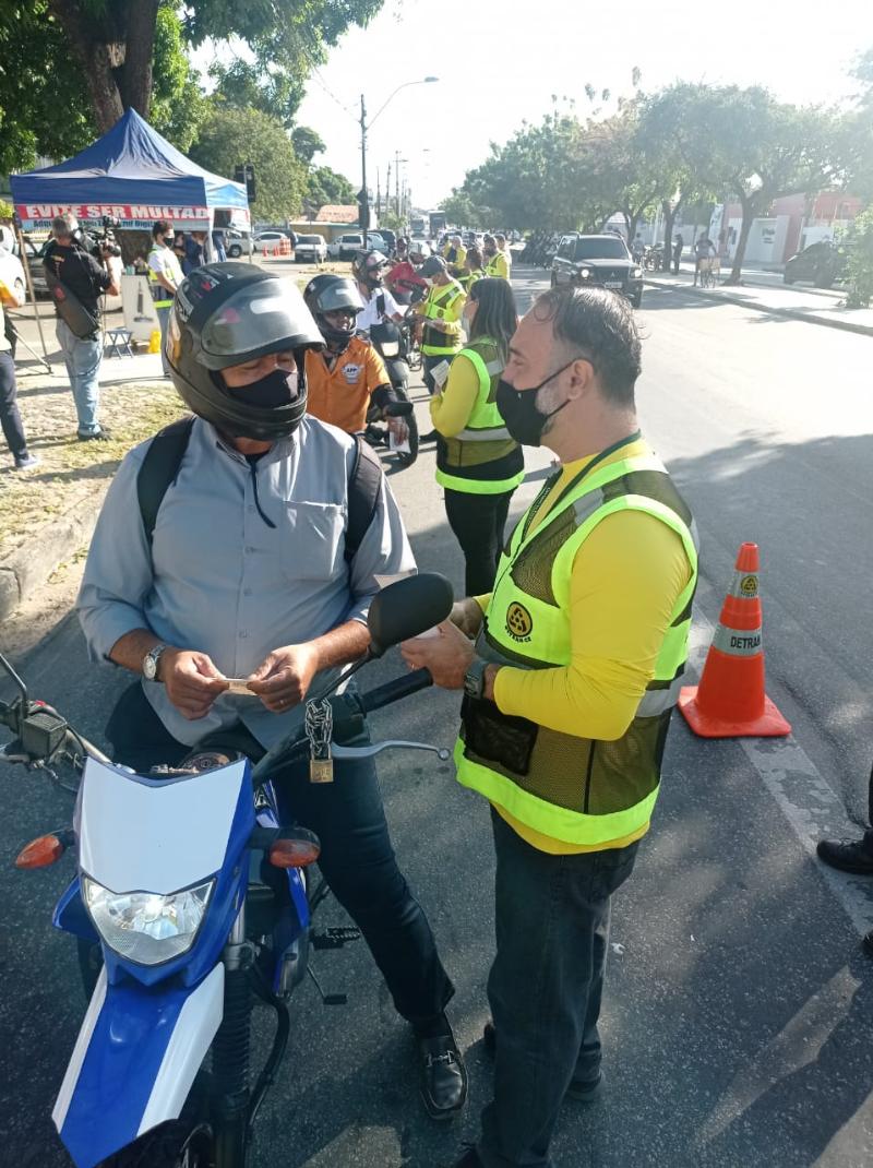 Dia do Motociclista: Detran-CE realiza blitz educativa na Avenida Godofredo Maciel
