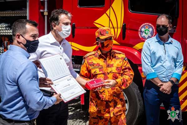 Corpo de Bombeiros do Ceará cria comenda Espada Comandante Caminha